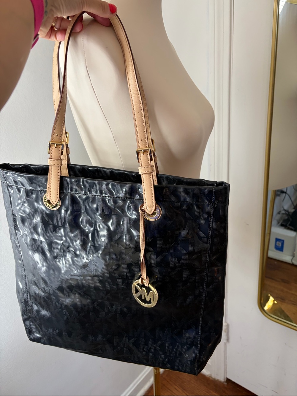 Y2k Michael Kors Black Patent Tote with Tan Leather Straps and Gold Charm - Picture 1 of 8